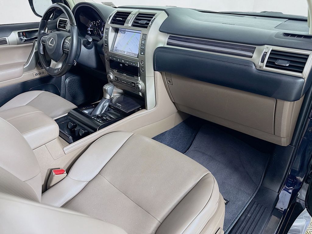 Thumbnail: 2021 Lexus GX - 30