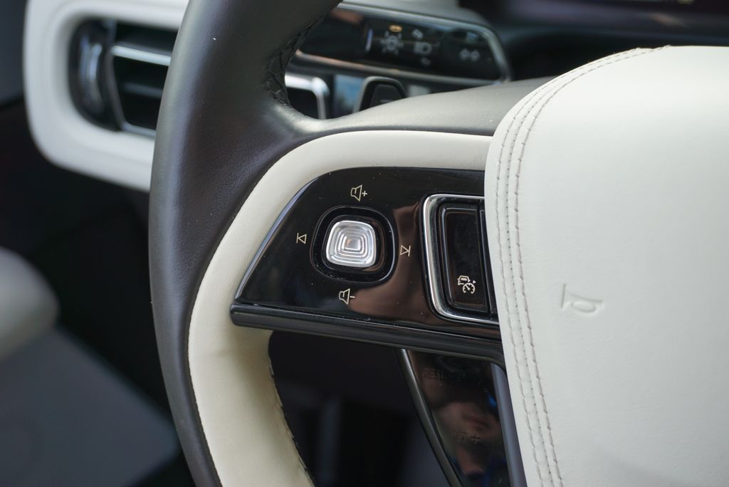 Thumbnail: 2021 Lincoln Aviator - 28