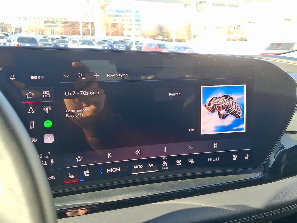 Thumbnail: 2025 Audi Q6 e-tron - 18