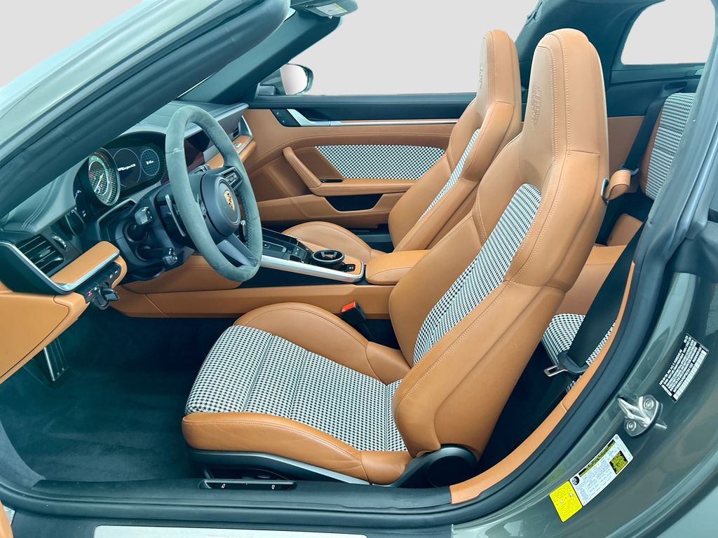 Thumbnail: 2023 Porsche 911 - 25