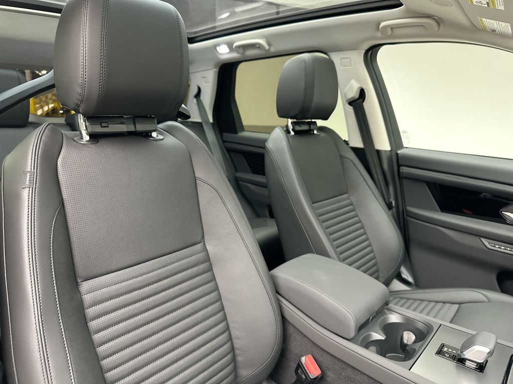 Thumbnail: 2025 Land Rover Discovery Sport - 6