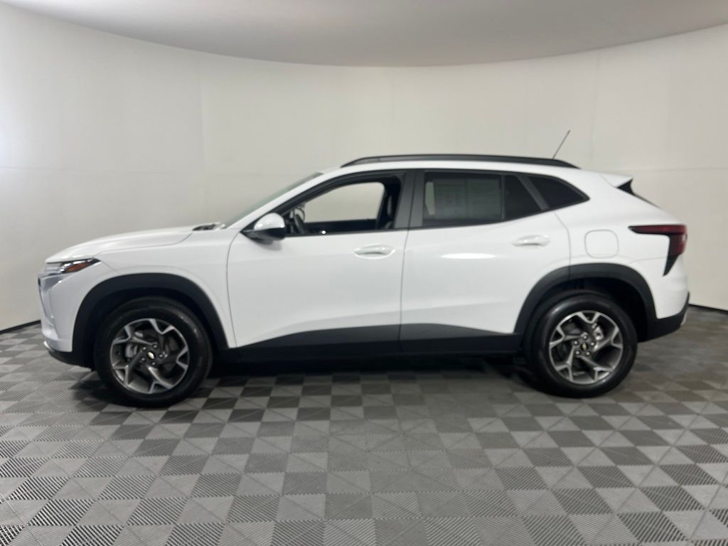 Thumbnail: 2025 Chevrolet Trax - 6