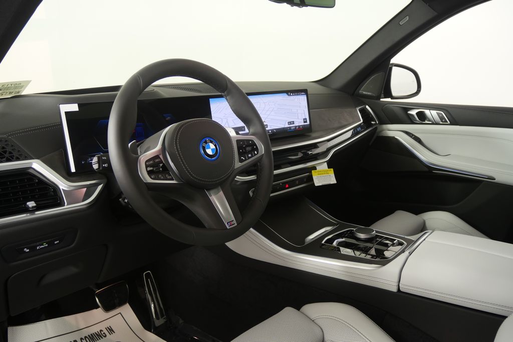 Thumbnail: 2026 BMW X5 - 12