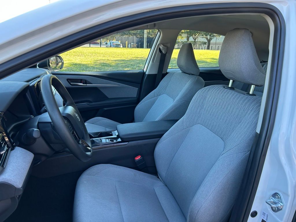 Thumbnail: 2025 Toyota Camry - 14