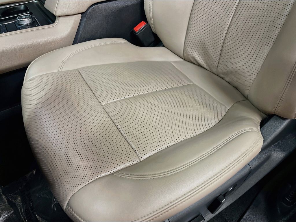 Used 2024 Gray Metallic Ford XLT image 20