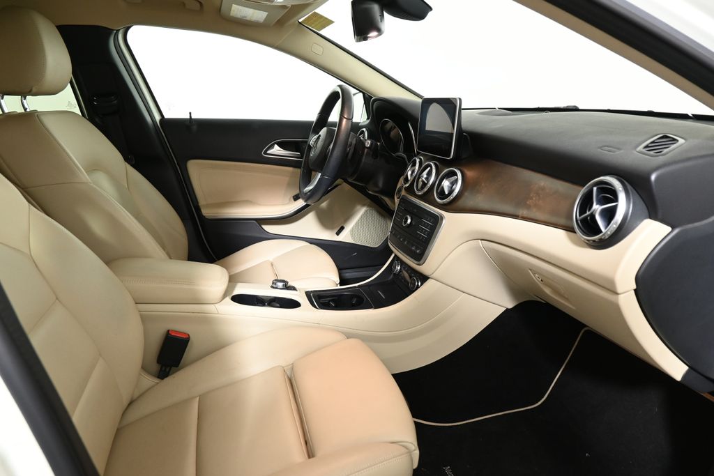 2016 Mercedes-Benz GLA 250 4MATIC 28