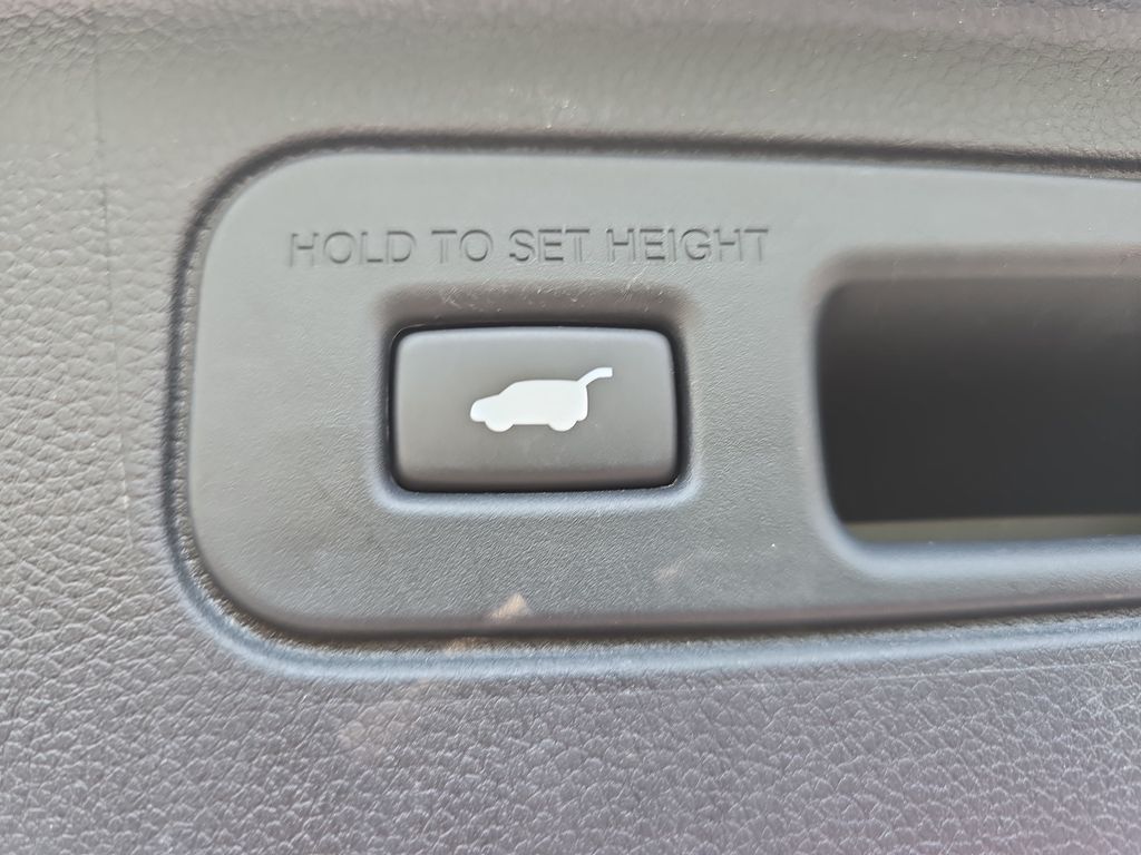 Used 2025 Honda Pilot SUV