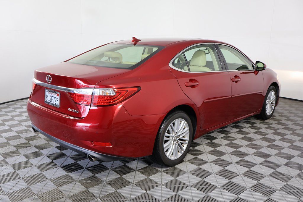 Thumbnail: 2013 Lexus ES - 3