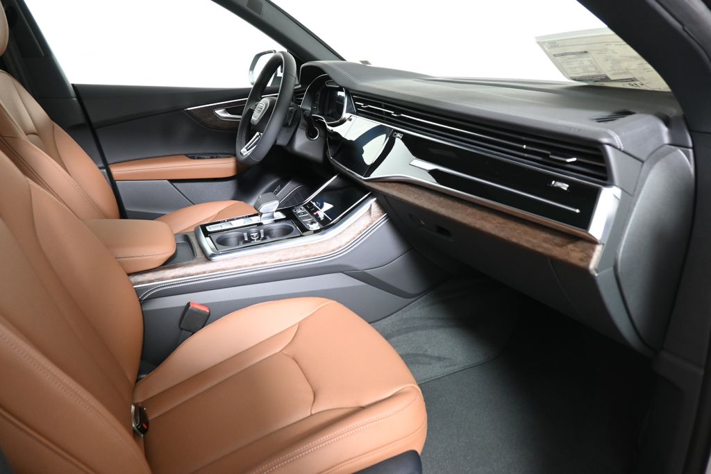 Thumbnail: 2026 Audi Q8 - 21