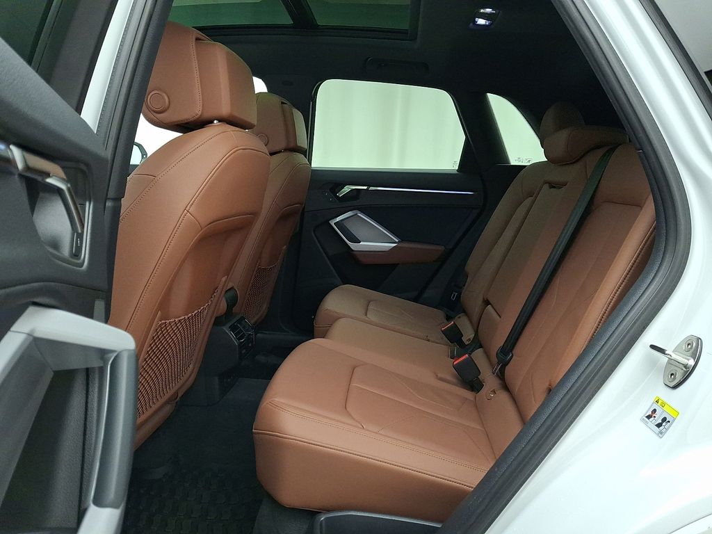 Thumbnail: 2023 Audi Q3 - 10