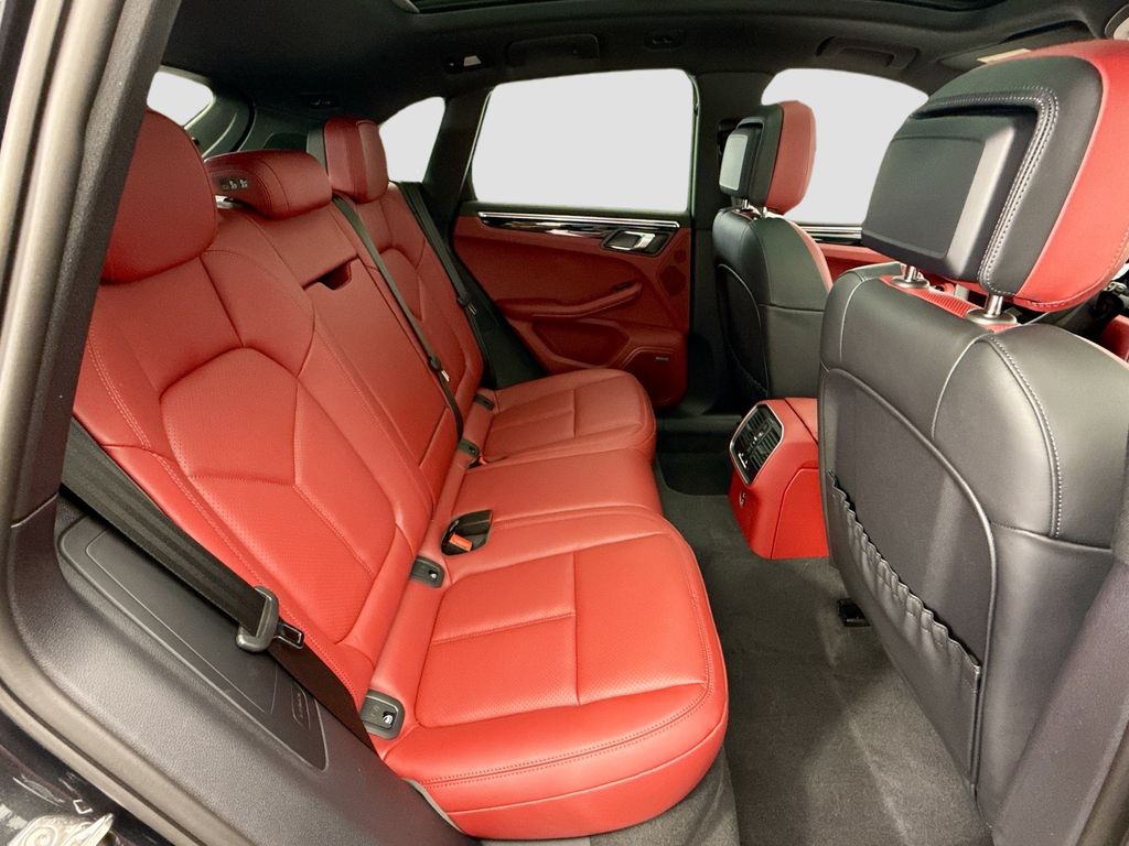 Thumbnail: 2026 Porsche Macan - 23