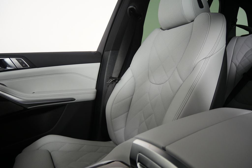 Thumbnail: 2026 BMW X5 - 23