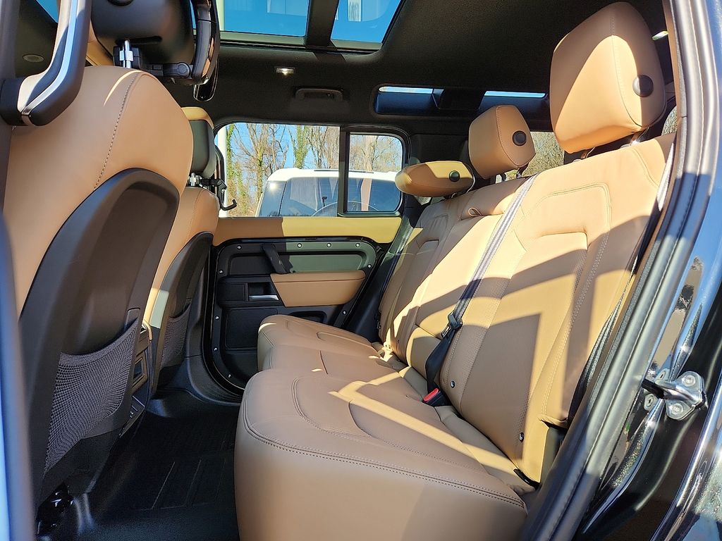 Thumbnail: 2026 Land Rover Range Rover Sport - 5