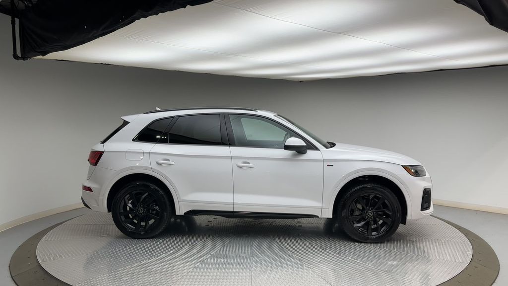 Thumbnail: 2024 Audi Q5 - 9