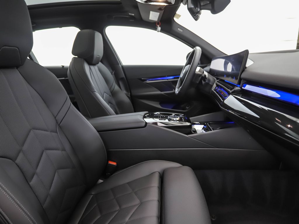 Thumbnail: 2025 BMW i5 - 30