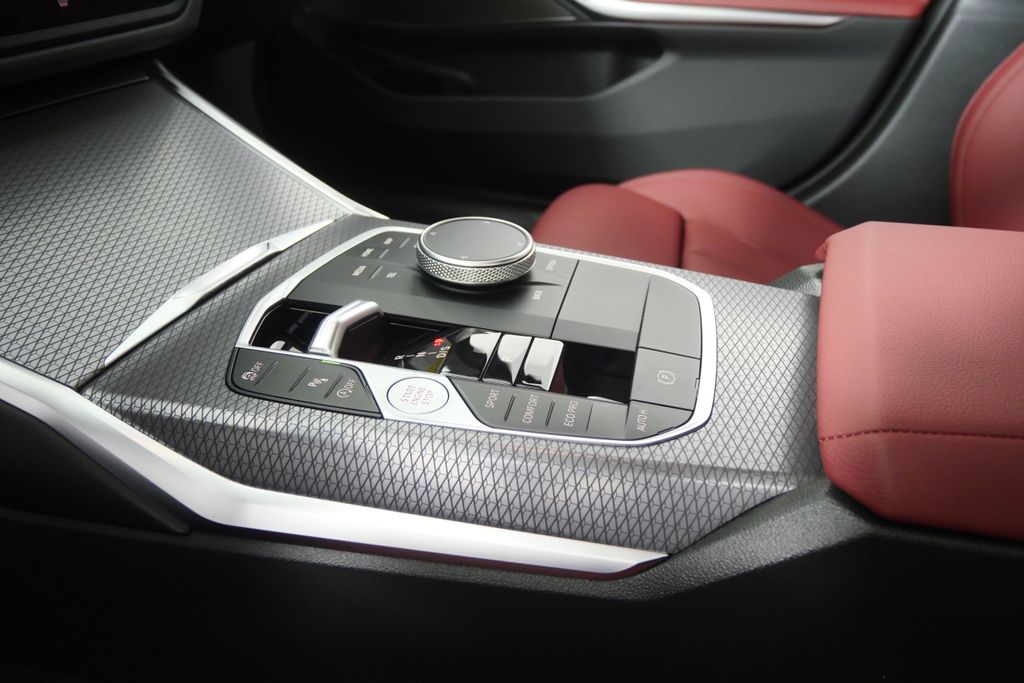 Thumbnail: 2026 BMW 3 Series - 21