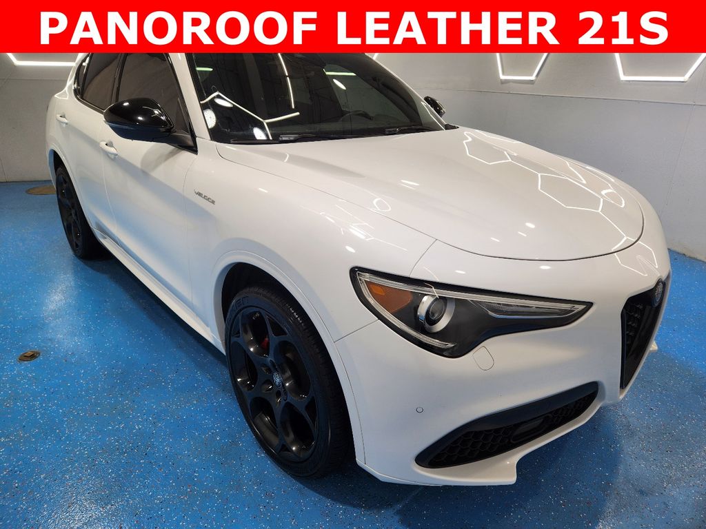Alfa White 2022 Alfa Romeo Stelvio Veloce AWD SUV / Crossover All-Wheel Drive 8-Speed Automatic