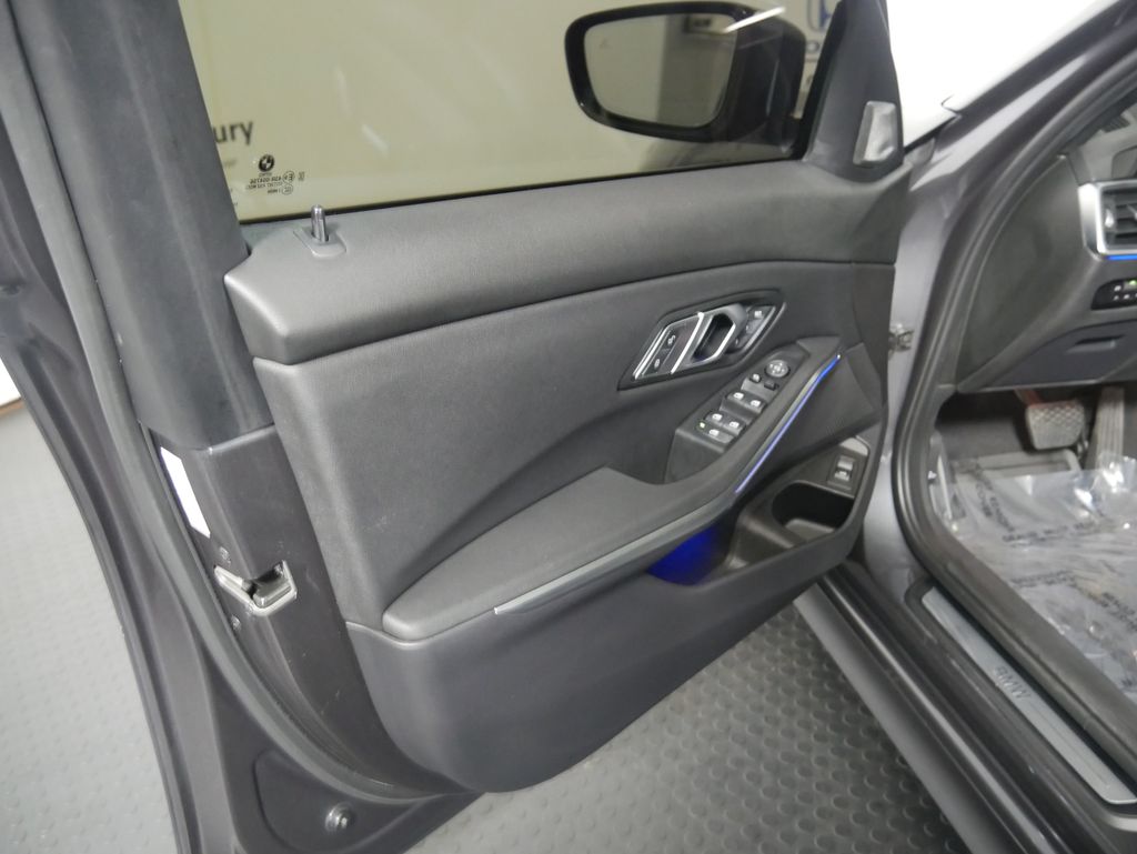 Thumbnail: 2021 BMW 3 Series - 14