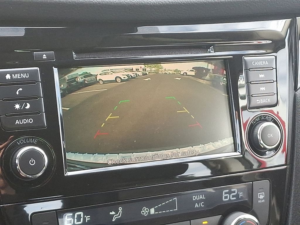 2022 Nissan Rogue Sport SV 17