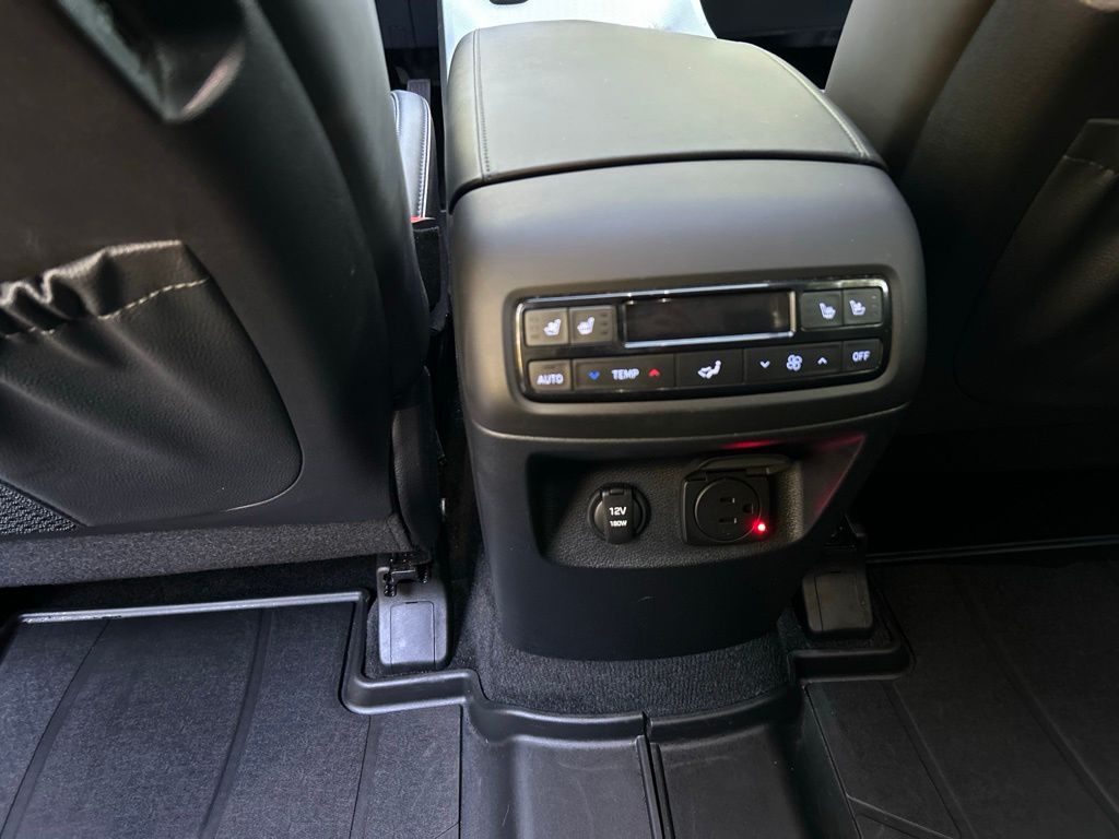 Used 2025 White Hyundai SEL Premium image 28