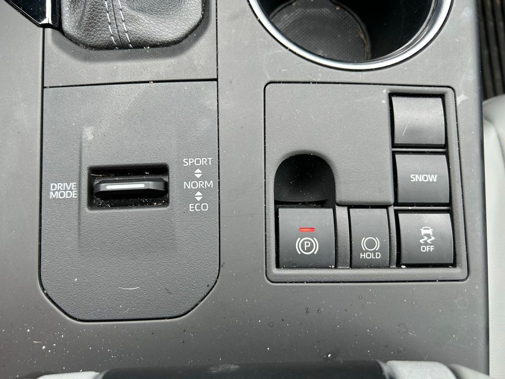 Thumbnail: 2023 Toyota Highlander - 29