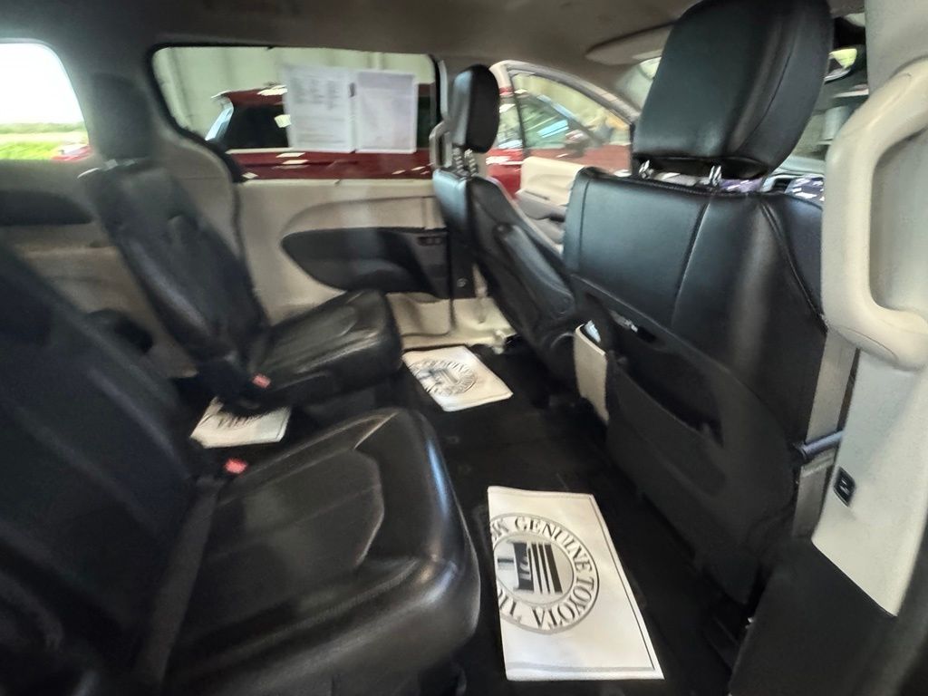 Used 2023 Chrysler Pacifica Van