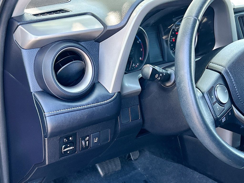 Thumbnail: 2017 Toyota RAV4 - 10