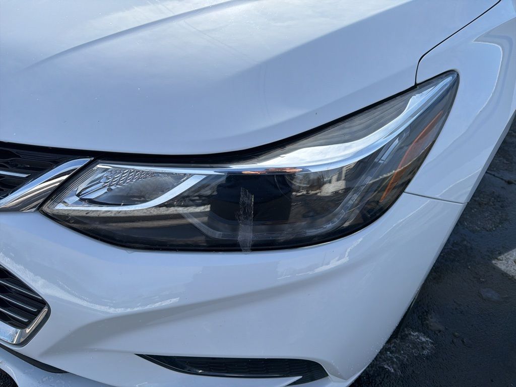 Thumbnail: 2017 Chevrolet Cruze - 9