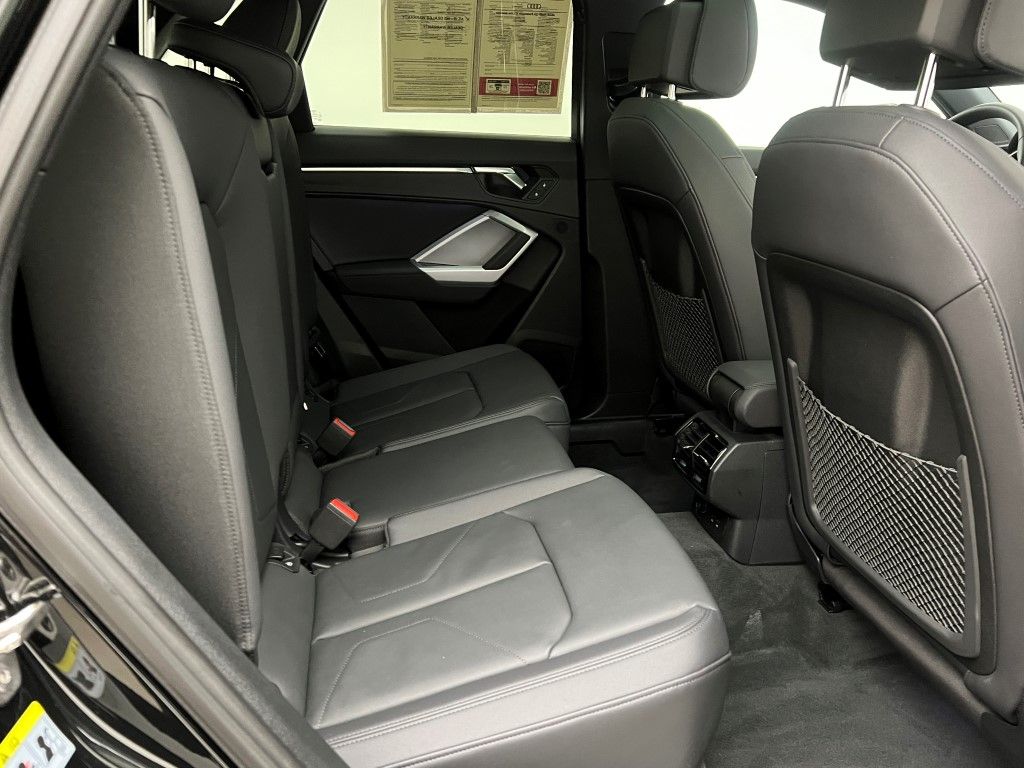 Thumbnail: 2025 Audi Q3 - 17