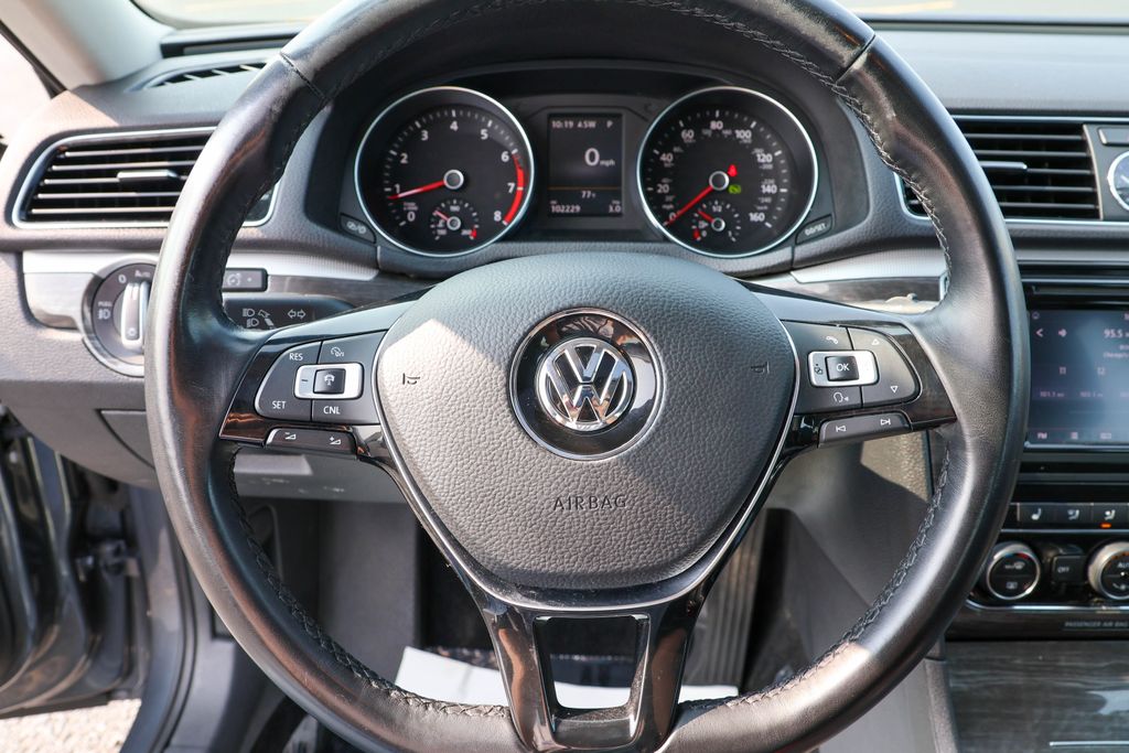 2017 Volkswagen Passat 1.8T SE 18