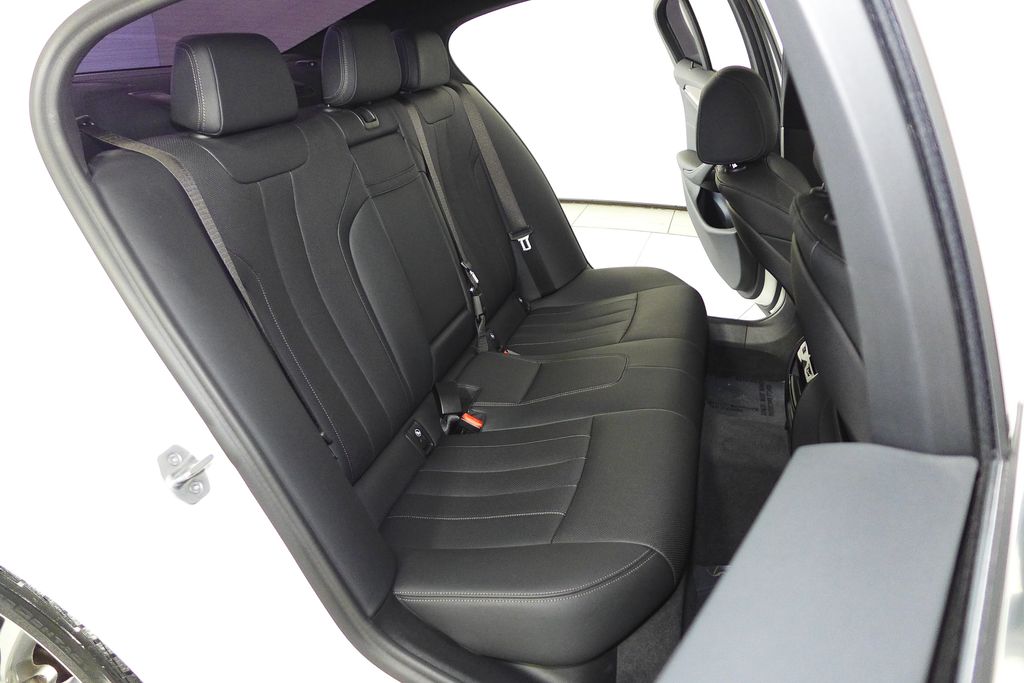 Thumbnail: 2022 BMW 5 Series - 19