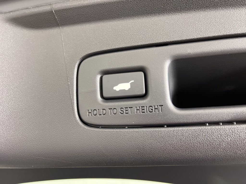 Thumbnail: 2025 Acura ADX - 9