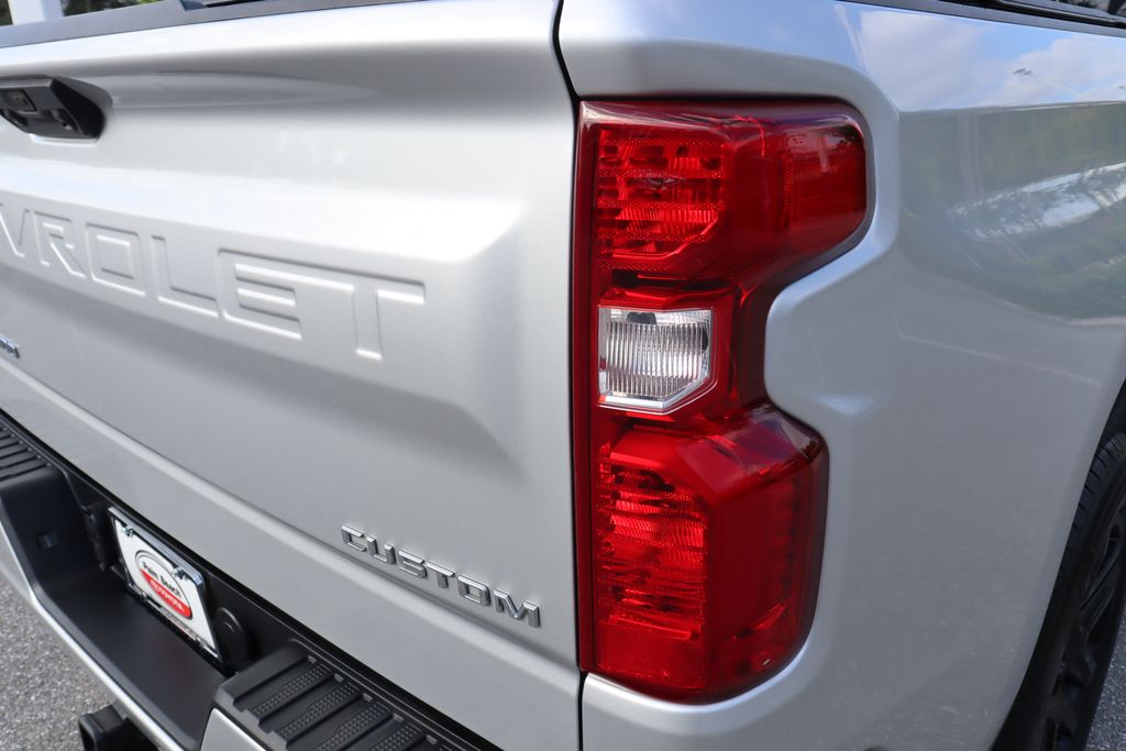 2022 Chevrolet Silverado 1500 Custom 9