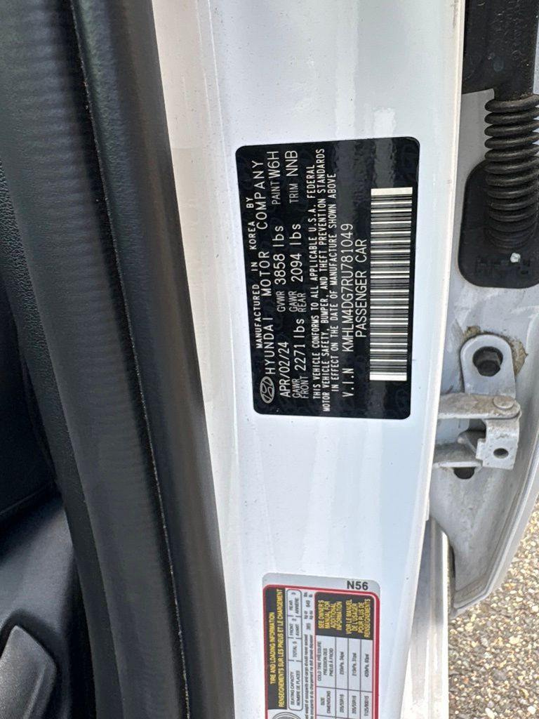 Used 2024 White Hyundai SEL image 16