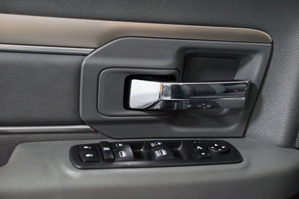 Thumbnail: 2019 RAM 1500 Classic - 28