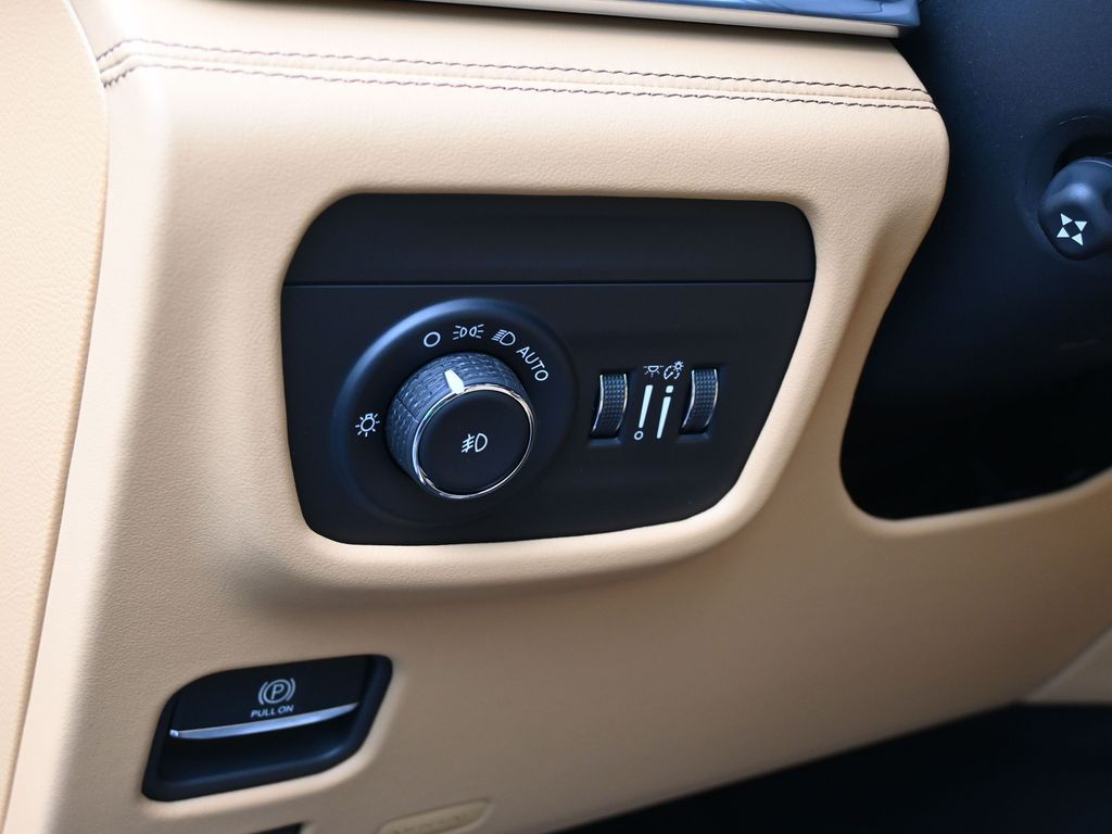 New 2025 Diamond Black Crystal Pearlcoat Jeep Summit image 16