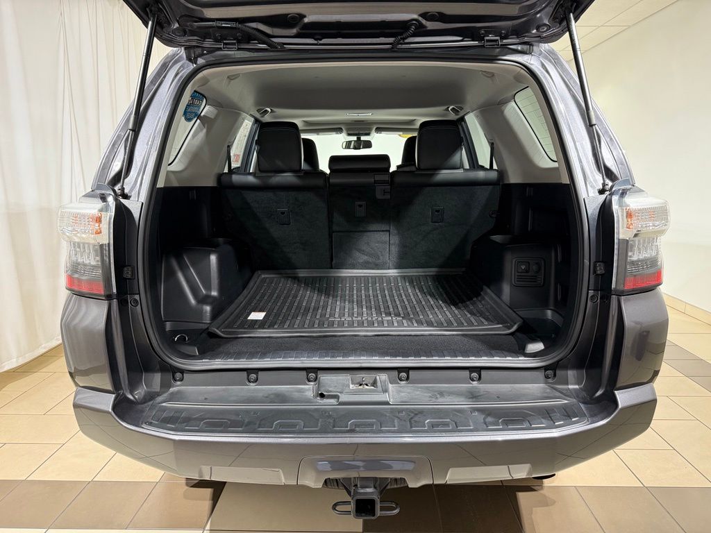 Thumbnail: 2017 Toyota 4Runner - 12