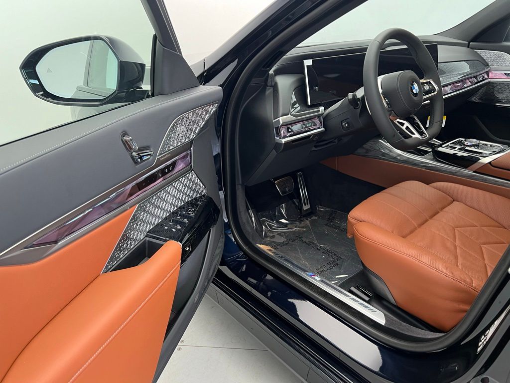 Thumbnail: 2025 BMW 7 Series - 21