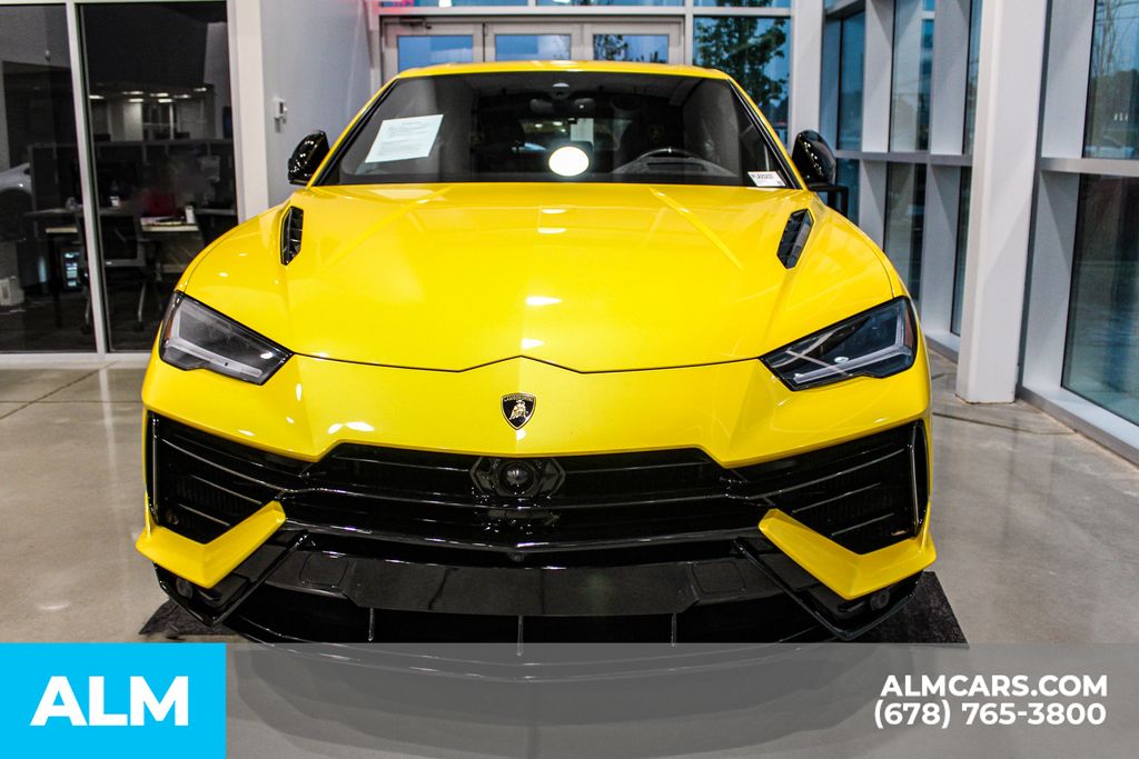 Used 2023  Lamborghini S image 7