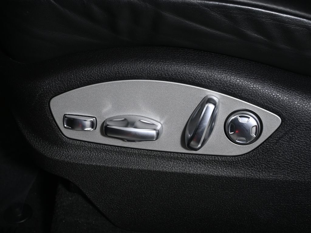 Thumbnail: 2022 Porsche Macan - 29