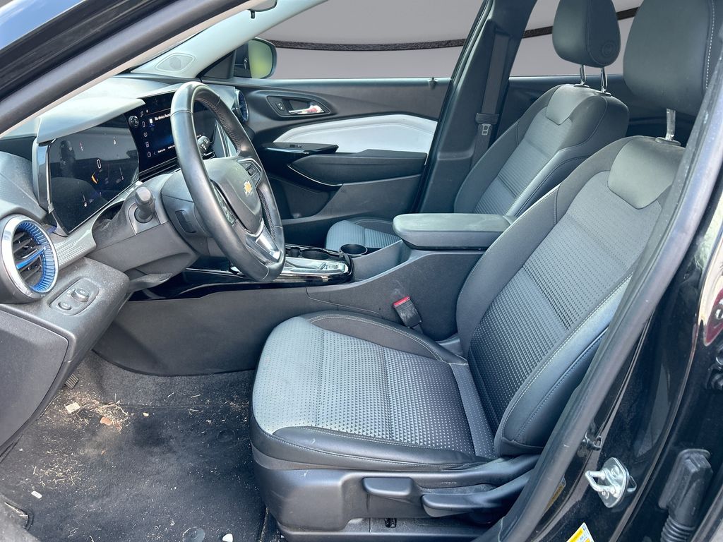 Thumbnail: 2025 Chevrolet Trax - 11