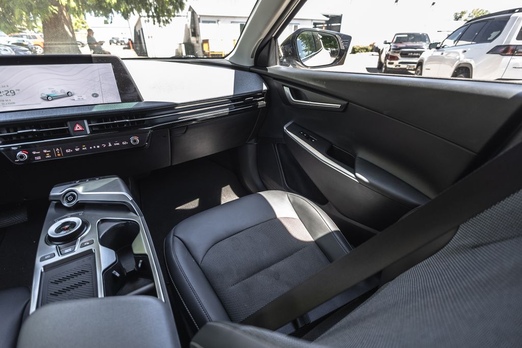 2024 Kia EV6 Light thumbnail 23