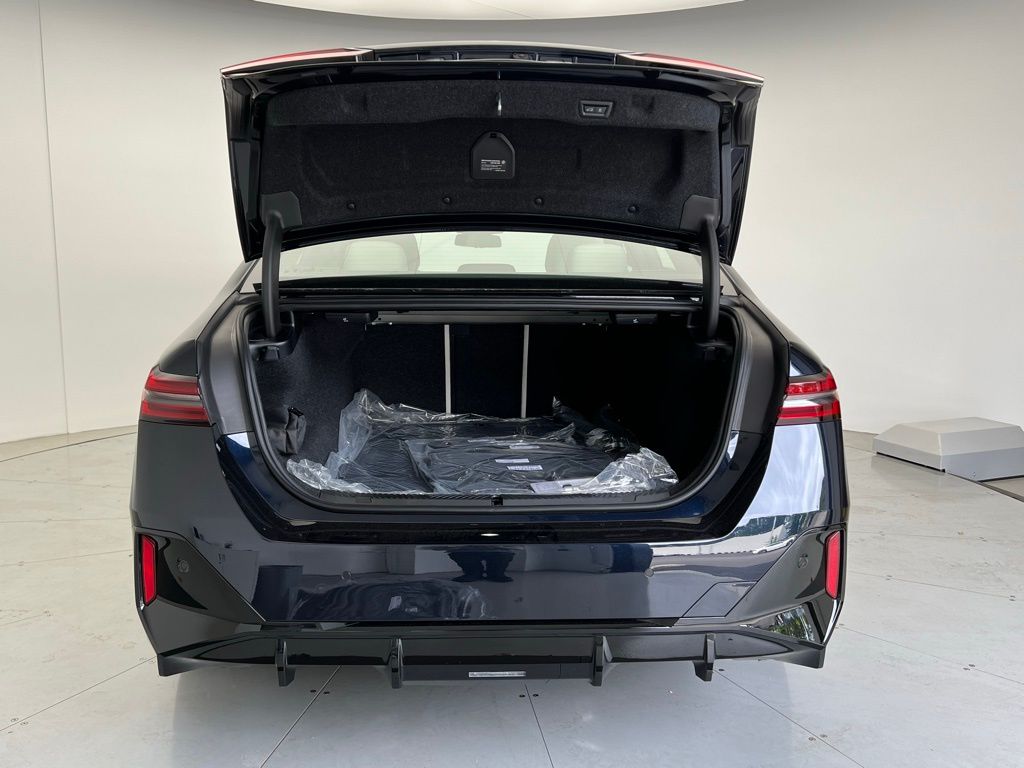 2025 BMW i5 M60 5
