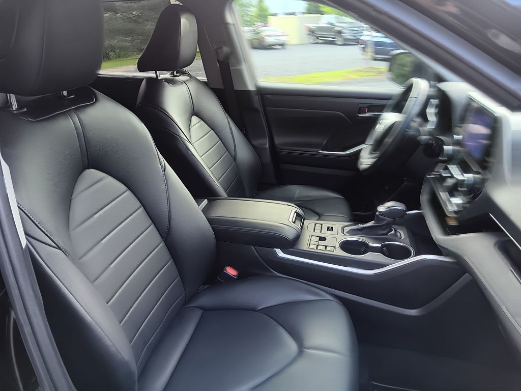 Used 2023 Toyota Highlander SUV