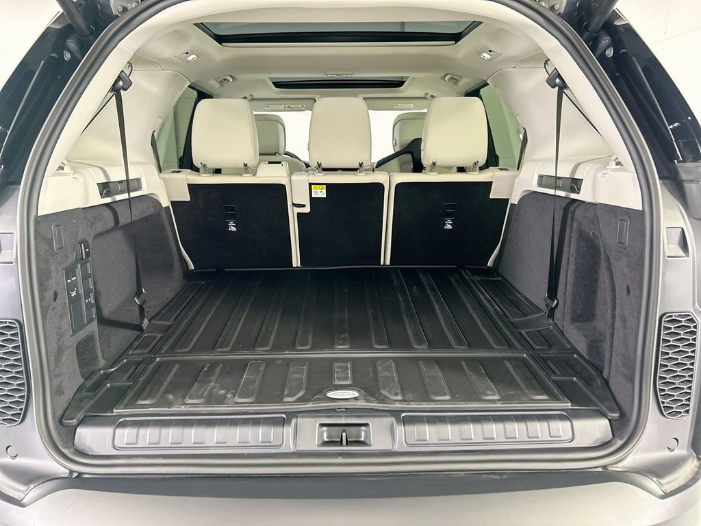Thumbnail: 2026 Land Rover Discovery - 26