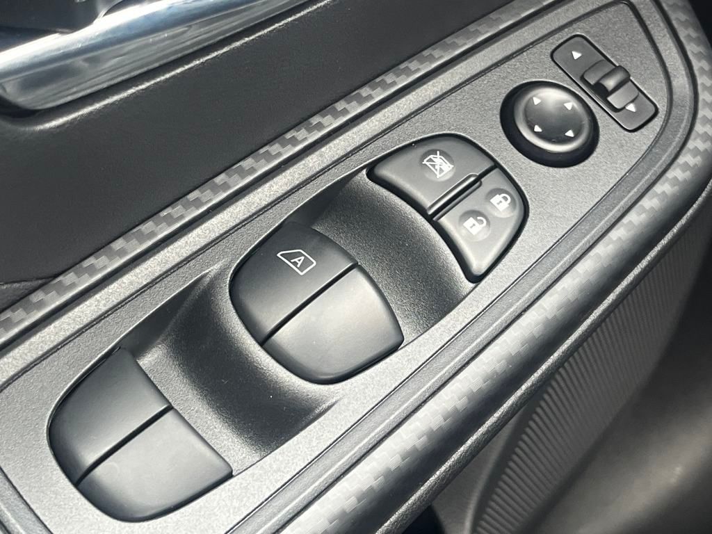 2025 Nissan Versa 1.6 SV photo
