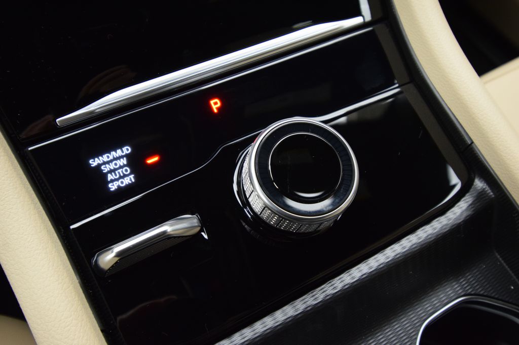 new 2025 Jeep Grand Cherokee car, priced at $43,897