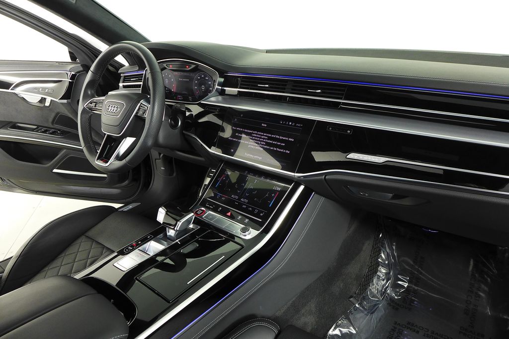 Thumbnail: 2022 Audi S8 - 13