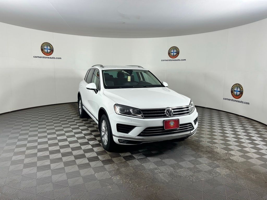 Used 2017  Volkswagen V6 Sport image 18