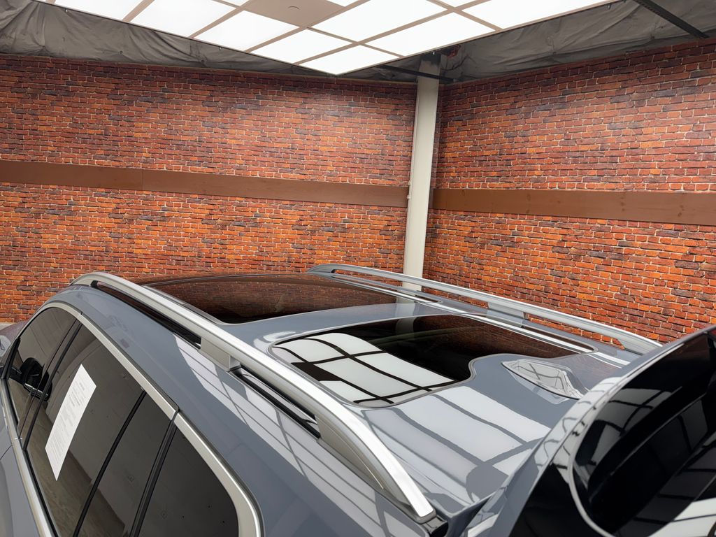 Certified Used 2025  BMW xDrive40i image 26